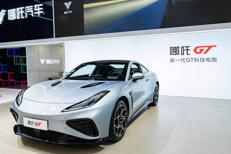 重庆铜梁区新隆辉企业管理咨询哪吒汽车在智能汽车领域的表现，领途汽车在新能源汽车市场中的影响力